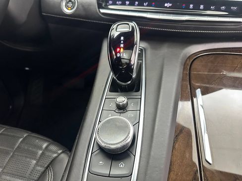 Used 2022 Cadillac Escalade ESV Sport Platinum AWD/4WD image 23