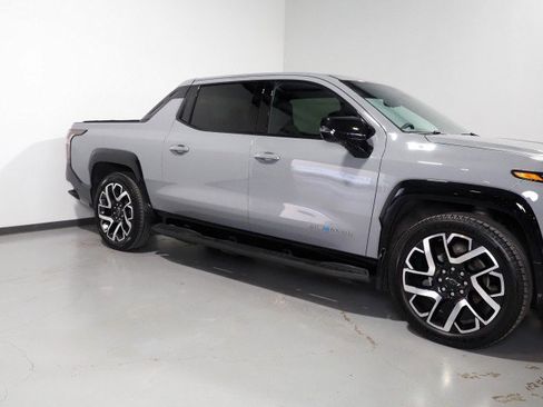 Used 2025 Chevrolet Silverado EV RST image 66