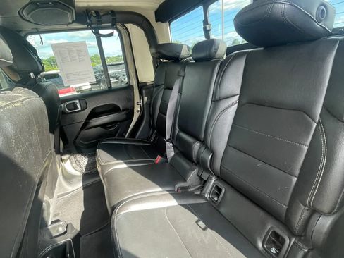 Used 2020 Jeep Gladiator Overland AWD/4WD image 38