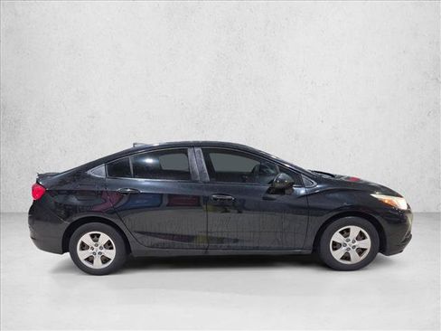 Used 2018 Chevrolet Cruze LS FWD image 4