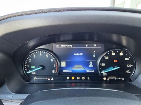 Used 2023 Ford Explorer Limited image 11