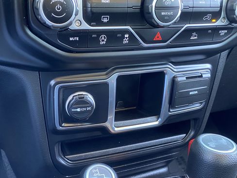 Used 2022 Jeep Wrangler Unlimited Sport AWD/4WD image 26