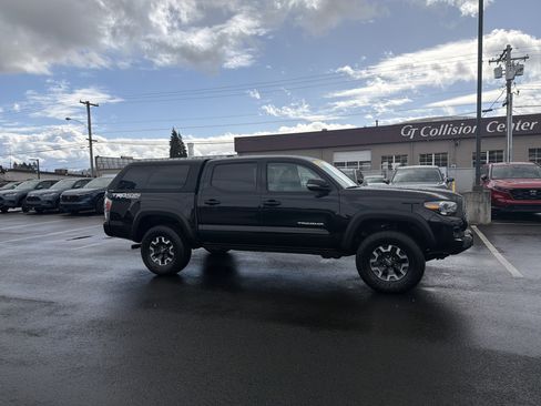 Used 2022 Toyota Tacoma TRD Off-Road w/ Technology Package image 1