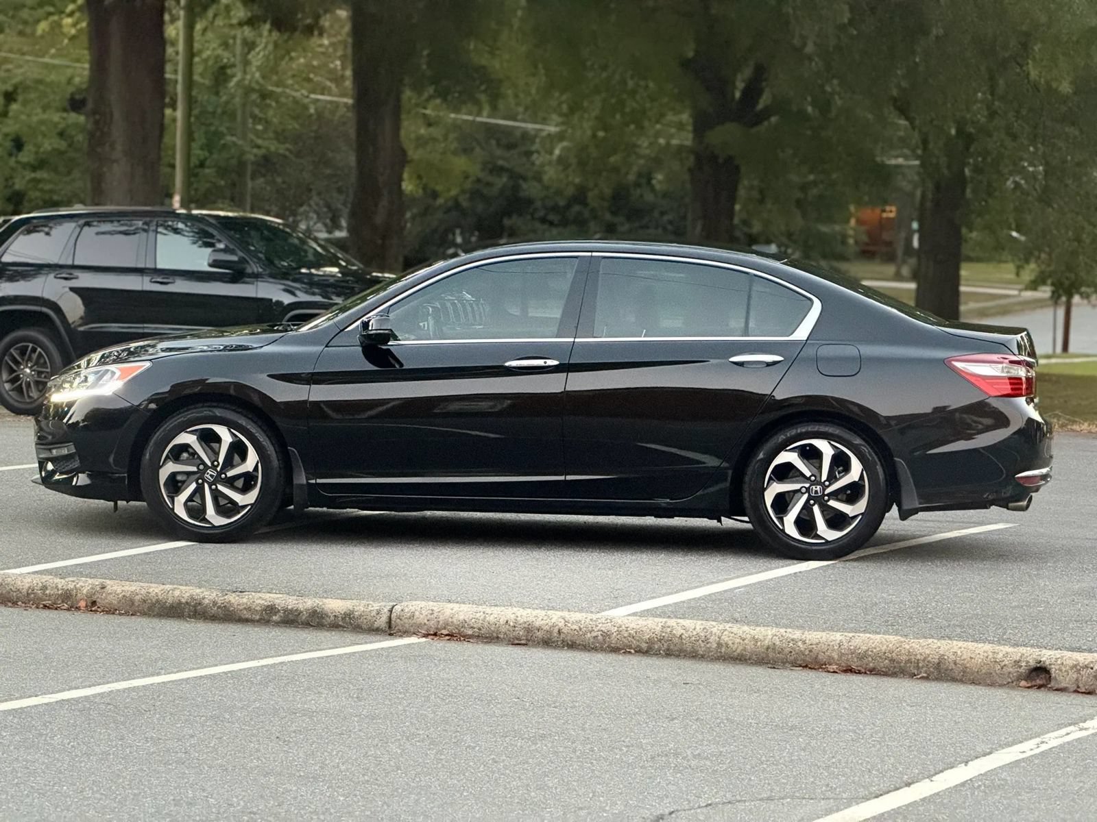 Used 2017 Honda Accord EX-L image 26