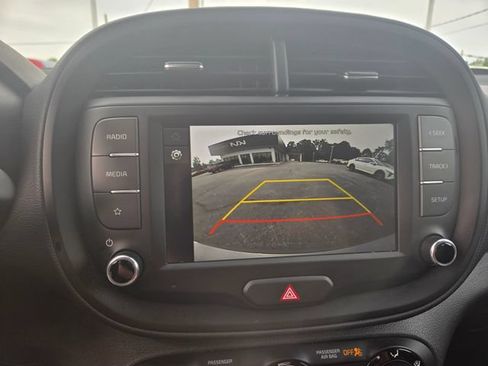 Used 2025 Kia Soul LX FWD image 12