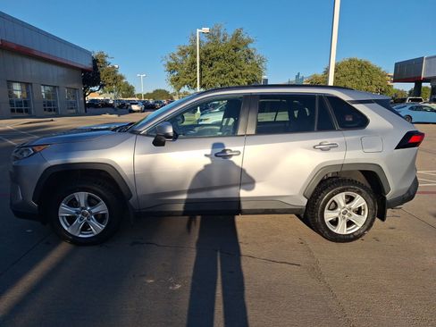 Used 2021 Toyota RAV4 XLE image 3