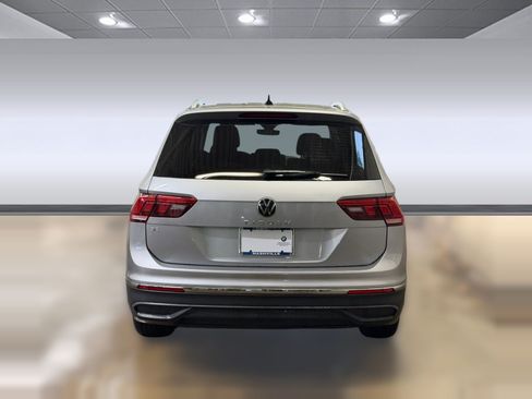 Used 2024 Volkswagen Tiguan SE FWD image 10