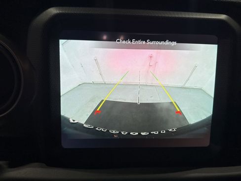 Used 2023 Jeep Wrangler Unlimited w/ Cold Weather Group image 18