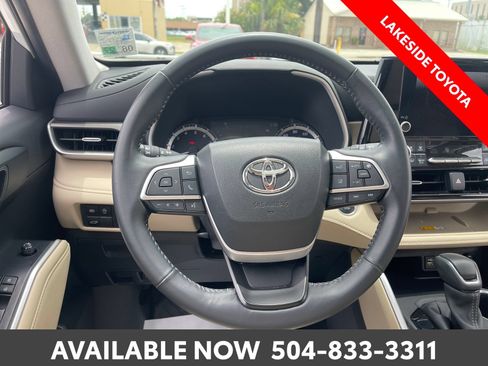 Certified 2024 Toyota Highlander XLE FWD image 26