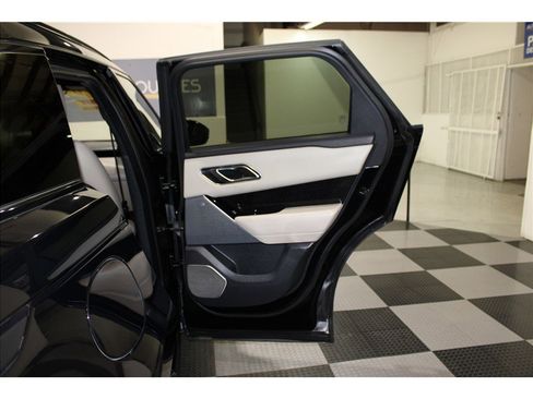 Used 2019 Land Rover Range Rover Velar R-Dynamic SE image 24