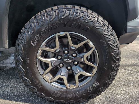 Used 2024 Chevrolet Colorado ZR2 w/ ZR2 Convenience Package III AWD/4WD image 31