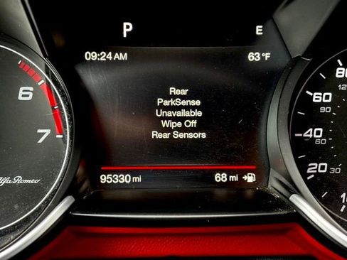 Used 2018 Alfa Romeo Giulia image 16