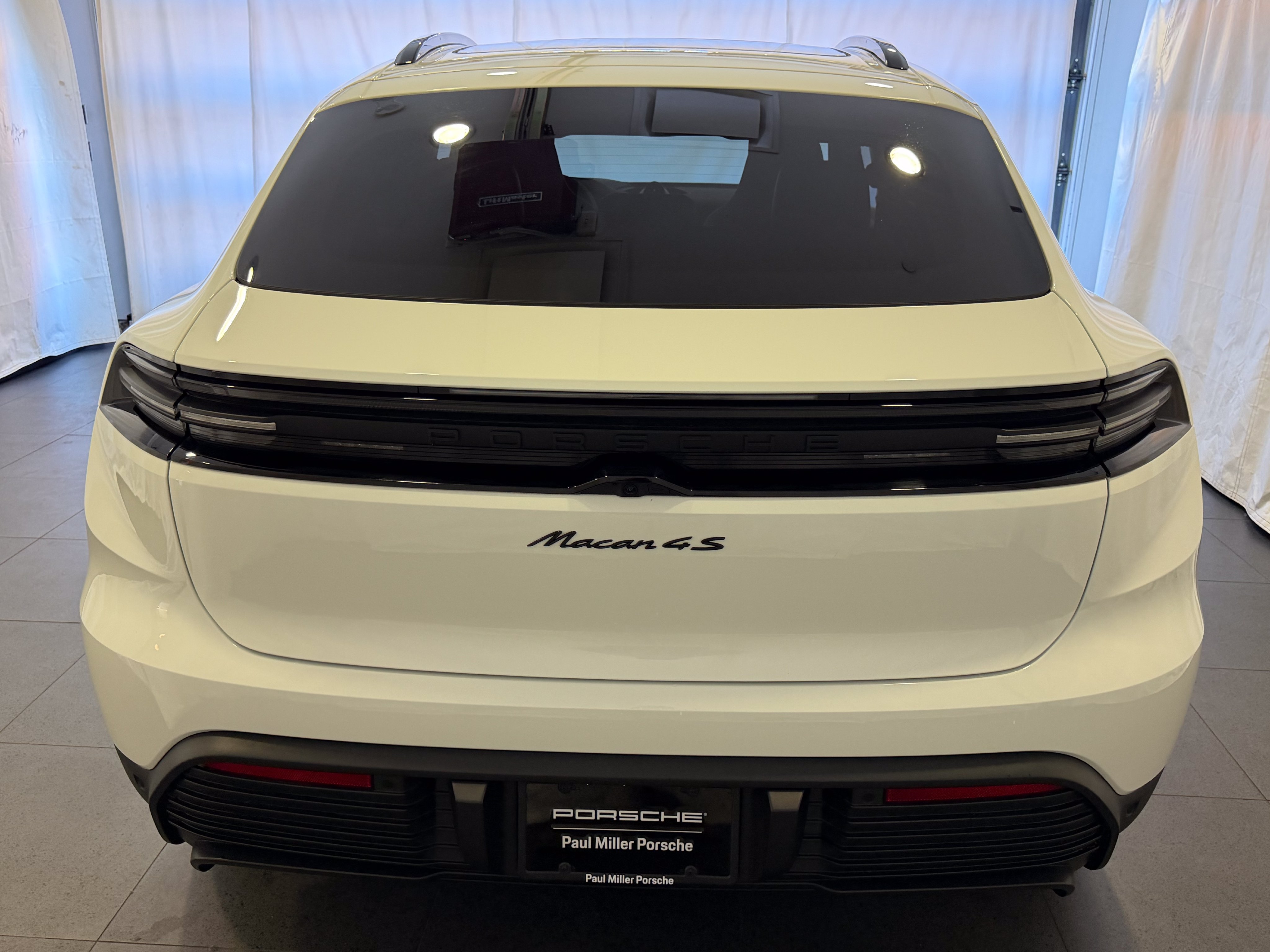 Certified 2026 Porsche Macan 4S Electric AWD/4WD image 8