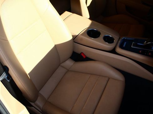 Used 2021 Porsche Panamera 4S image 8