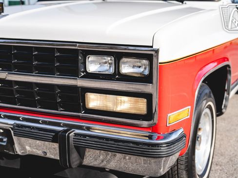 Used 1991 Chevrolet Suburban 2WD image 32