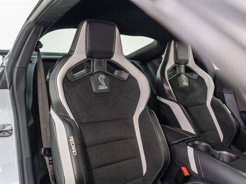 Used 2022 Ford Mustang Shelby GT500 w/ Carbon Fiber Track Pack image 49
