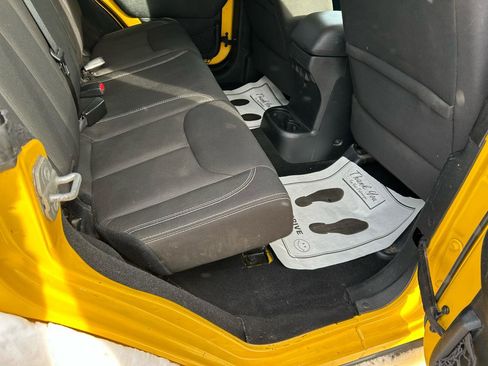 Used 2015 Jeep Wrangler Unlimited Sahara image 11