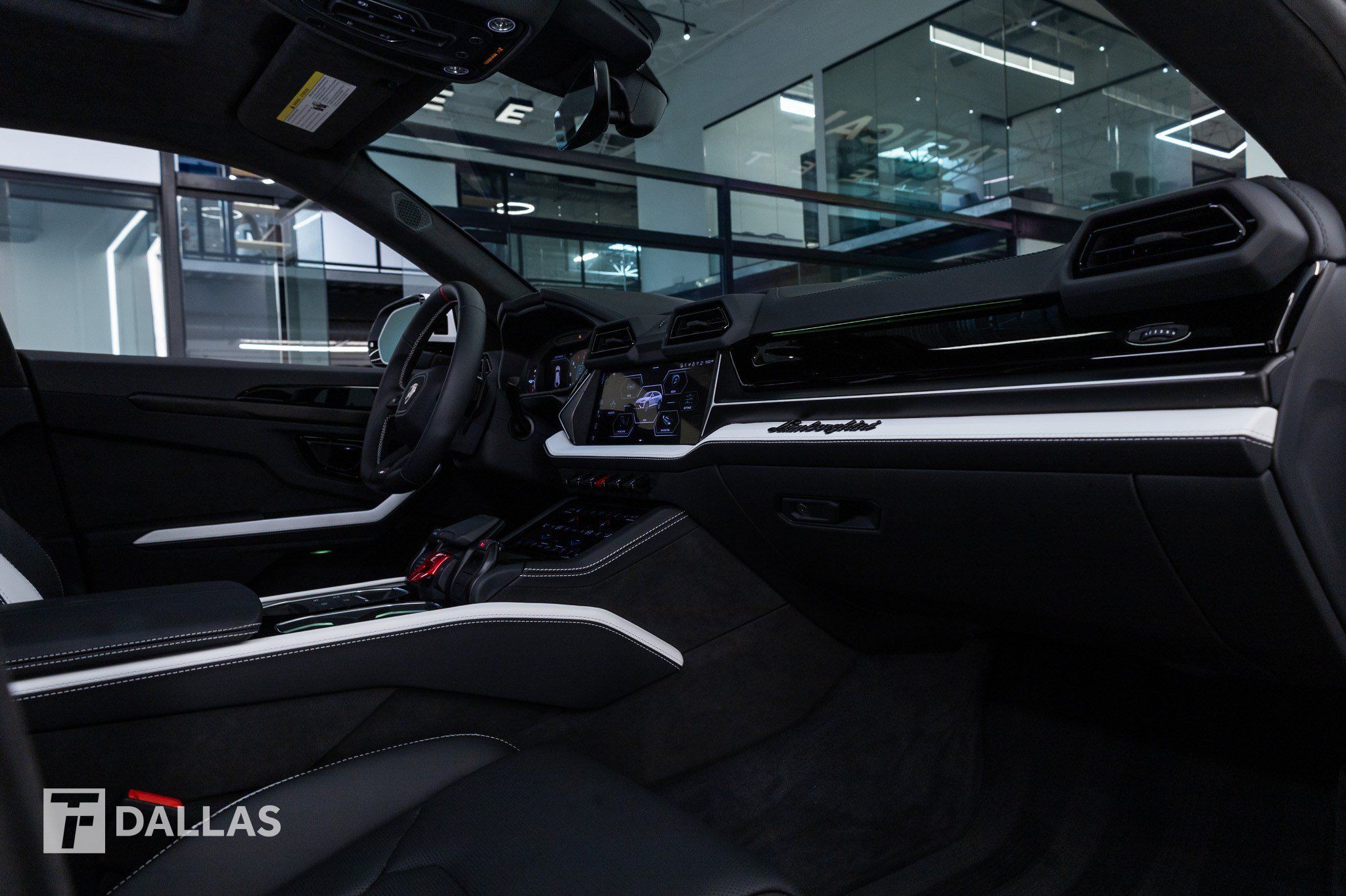 Used 2026 Lamborghini Urus SE AWD/4WD image 42