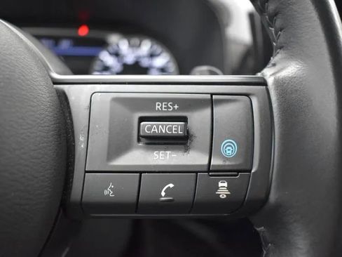 Used 2024 Nissan Pathfinder SV image 24