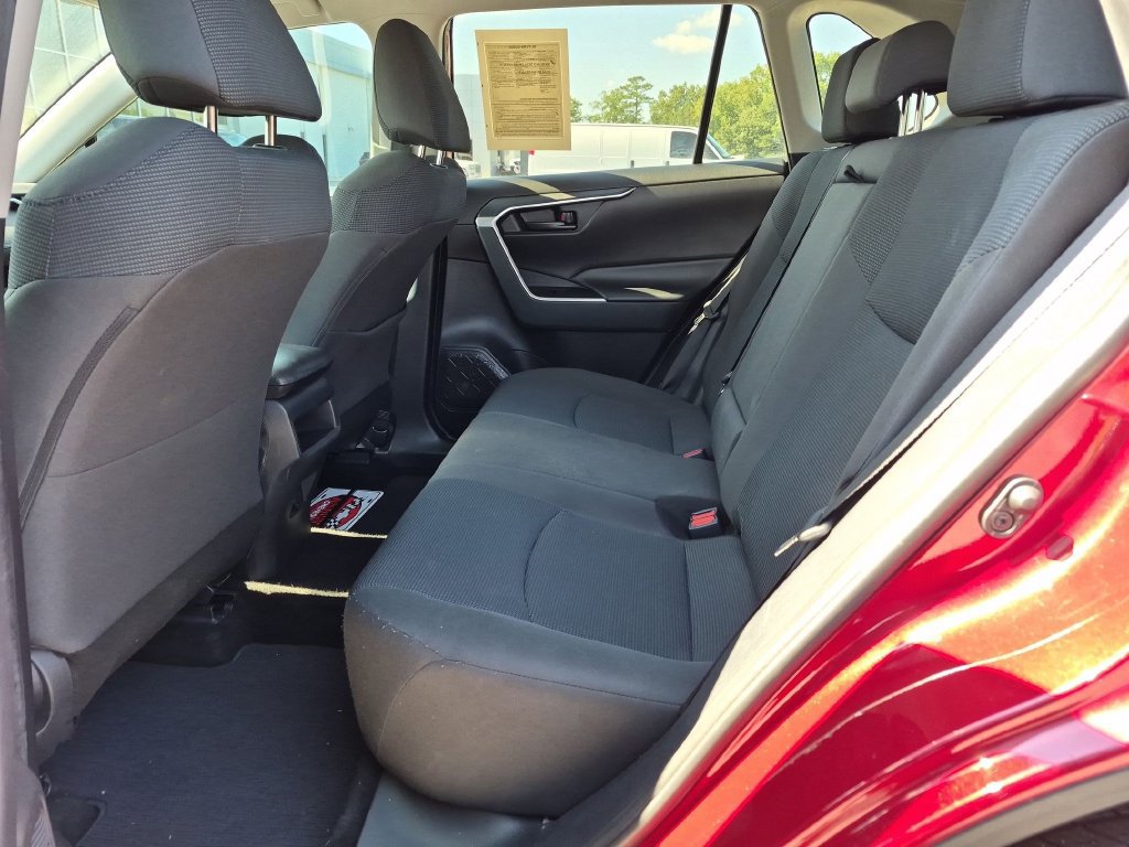 Used 2020 Toyota RAV4 LE FWD image 28