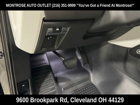 Used 2023 Land Rover Defender 110 SE image 16