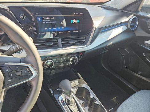 Used 2025 Chevrolet Trax LT w/ LT Convenience Package image 20