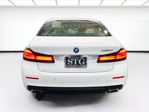 Used 2023 BMW 530e w/ Premium Package image 5