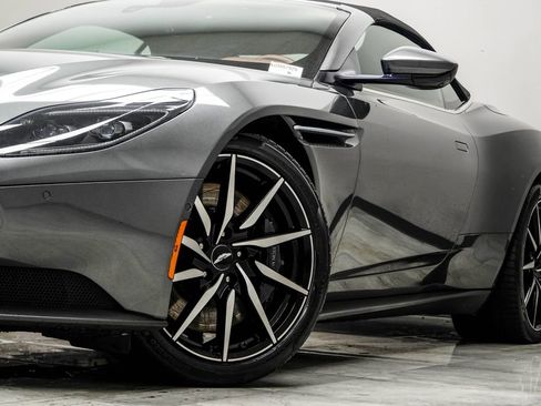 Used 2019 Aston Martin DB11 Volante RWD image 3