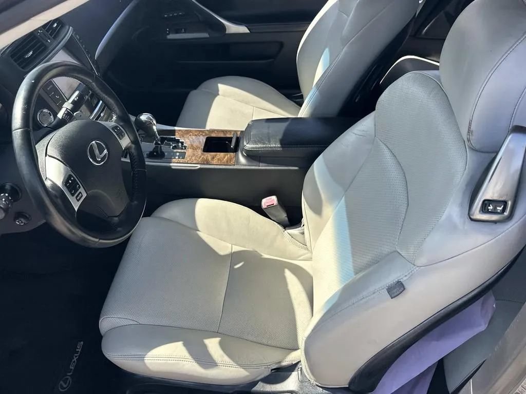Used 2015 Lexus IS 250C w/ Luxury Package RWD image 16