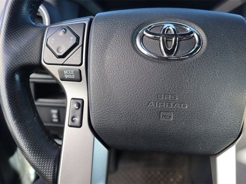 Used 2017 Toyota Tacoma TRD Sport image 18