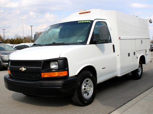 Used 2012 Chevrolet Express 3500 image 3