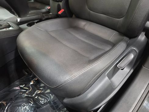 Used 2011 Volkswagen Jetta SE FWD image 25