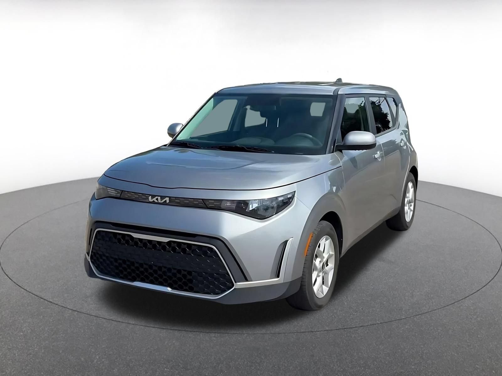 Used 2025 Kia Soul LX w/ LX Technology Package FWD image 6