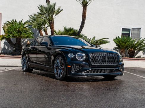 Used 2025 Bentley Flying Spur Plug-In Hybrid image 12