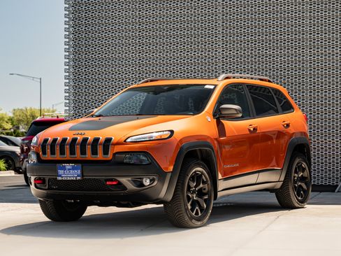 Used 2016 Jeep Cherokee Trailhawk w/ Comfort/Convenience Group AWD/4WD image 7