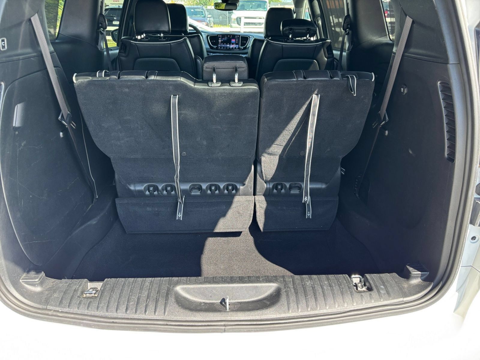 Used 2025 Chrysler Pacifica Limited FWD image 34
