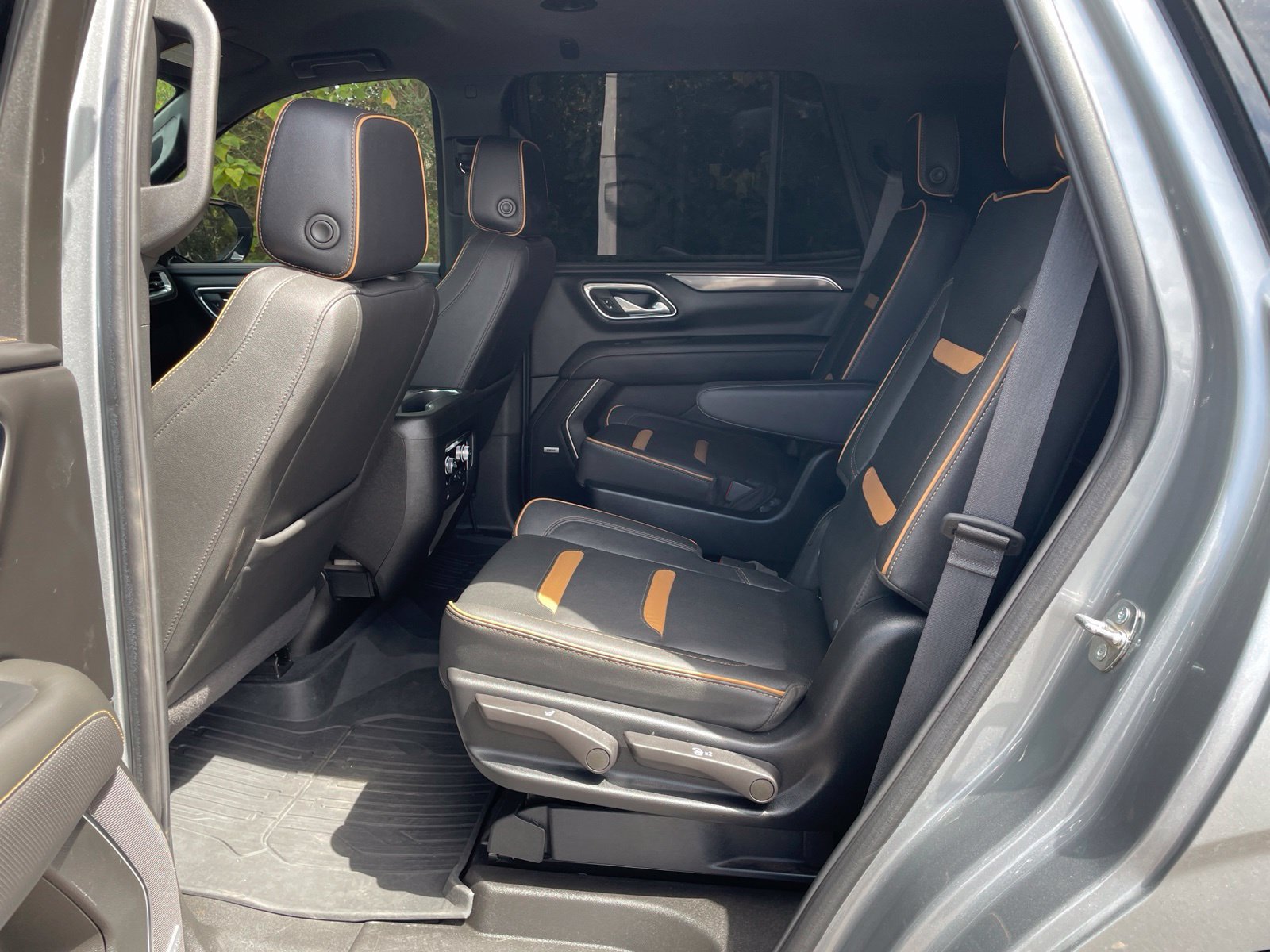 Used 2024 GMC Yukon AT4 w/ Technology Package AWD/4WD image 36
