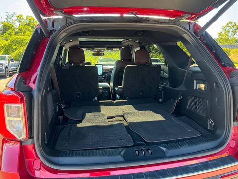 Used 2023 Ford Explorer Platinum w/ Technology Package AWD/4WD image 17