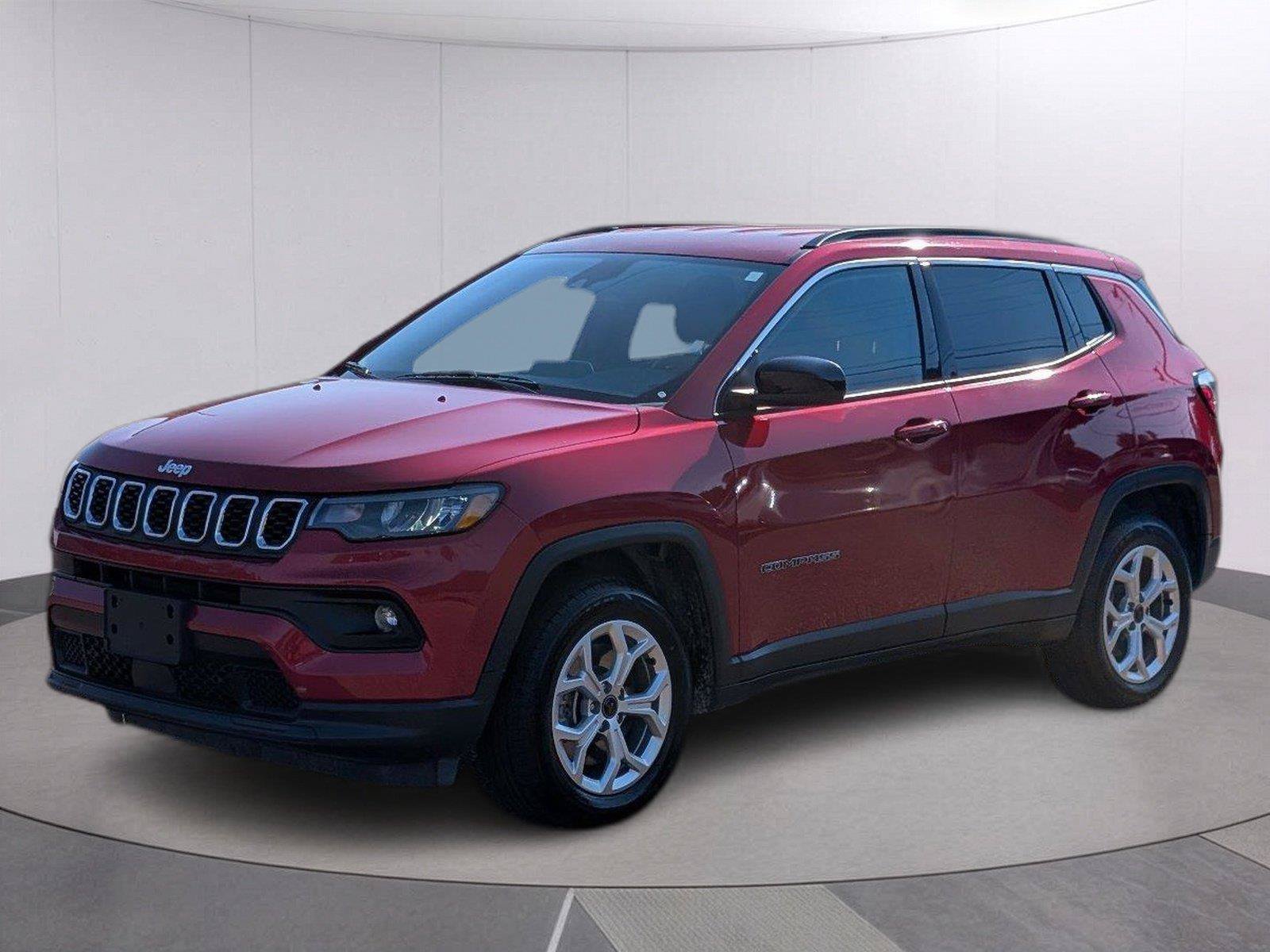 Used 2025 Jeep Compass Latitude AWD/4WD image 1