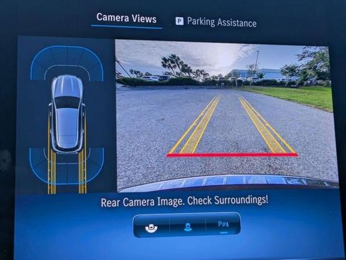 Used 2024 Mercedes-Benz GLC 300 4MATIC image 11