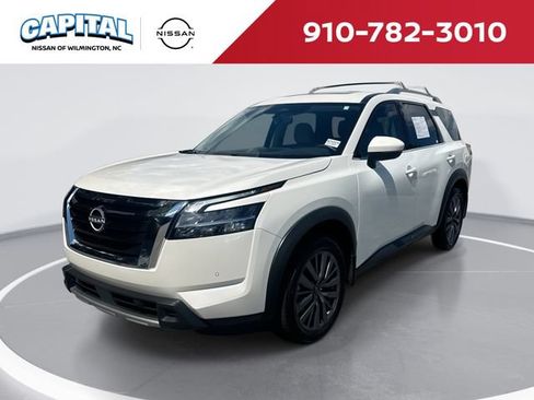 Used 2024 Nissan Pathfinder SL w/ SL Premium Package FWD image 1