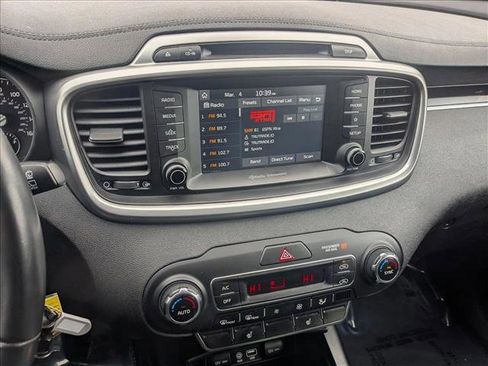 Used 2019 Kia Sorento LX w/ LX Convenience Package image 12