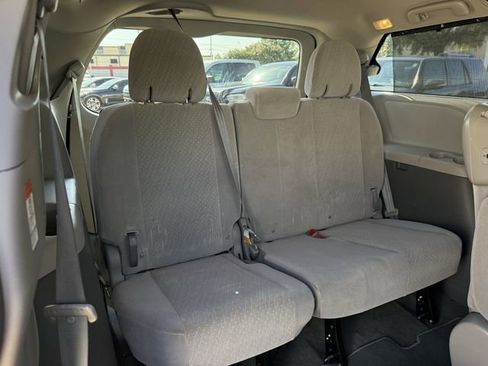 Used 2019 Toyota Sienna LE w/ LE Preferred Package FWD image 30