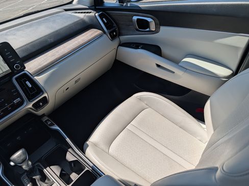 Certified 2023 Kia Sorento S AWD/4WD image 11