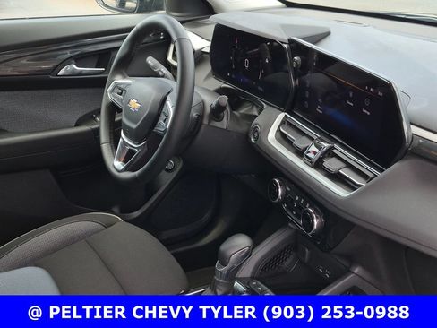 Used 2025 Chevrolet TrailBlazer LT w/ Convenience Package FWD image 11