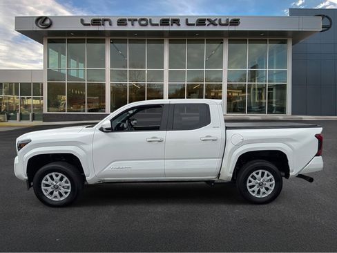 Used 2024 Toyota Tacoma SR5 AWD/4WD image 6