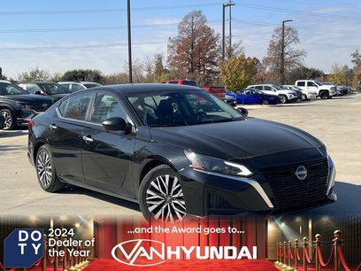 Used 2024 Nissan Altima 2.5 SV