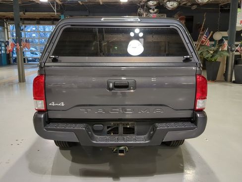 Used 2017 Toyota Tacoma SR w/ SR Convenience Package image 9