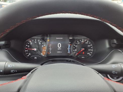 Used 2024 Jeep Compass Trailhawk w/ Trailhawk Convenience Group image 9