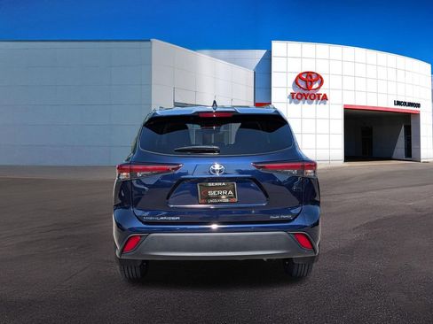 Used 2026 Toyota Highlander XLE AWD/4WD image 12